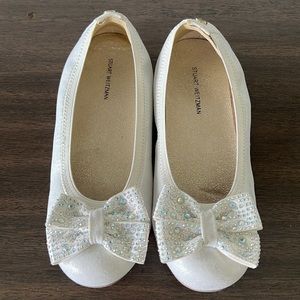 Excellent condition Stuart Weitzman white crystal bow dress shoes